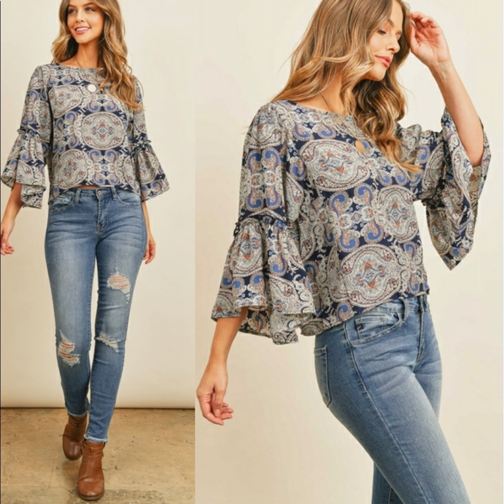 💼  Bell Sleeve Blouse